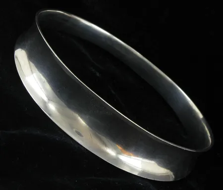 Rannerengas, kaivertamaton, design Tillander, valmistettu 1957, 813, paino 22,1g Vikt: 22,1 g