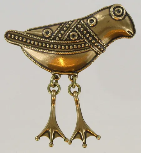 Rintakoru, korkeus 5,0cm, Hattulan lintu, Kalevala Koru, pronssi