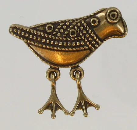 Rintakoru, korkeus 3,0cm, Hattulan lintu, Kalevala Koru, pronssi