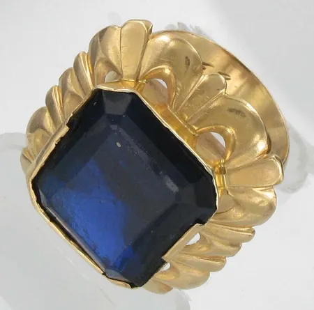 Kivisormus, viallinen, kaiverrettu, koko 18½, 750br, paino 19,8g Vikt: 19,8 g
