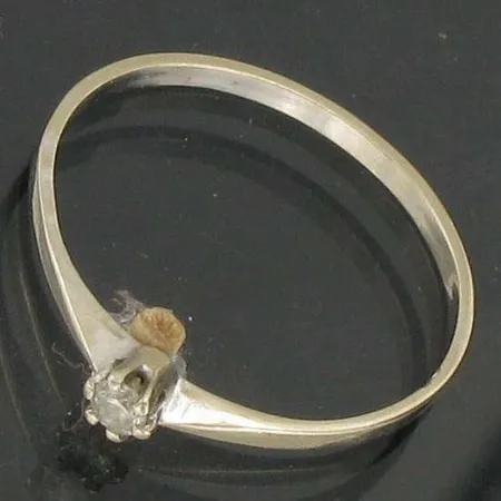 Timanttisormus 1xn.0.03ct, kaivertamaton, koko 17½, 585vk, paino 0,7g Vikt: 0,7 g