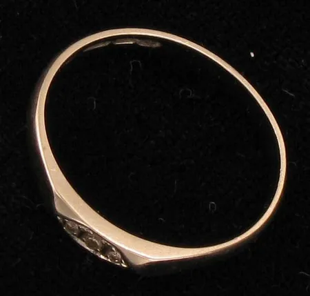 Timanttisormus 3xn.0.005ct, kaivertamaton, koko 19, 585, paino 1,9g Vikt: 1,9 g