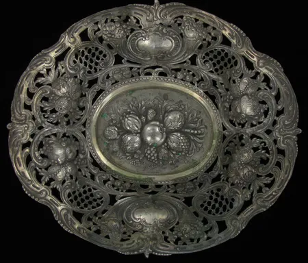 Hedelmäkori, korkeus 6,5cm, kaiverrettu, 830, paino 379,2g Vikt: 379,2 g
