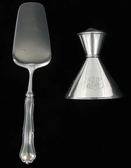 Kynttilänjalka, korkeus 9,0cm, kakkulapio, kaiverrettuja, 813, paino 143,3g Vikt: 143,3 g
