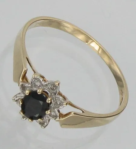 Sinisafiirisormus timanteilla 8xn.0.005ct, kaivertamaton, koko 18¼, 585br, paino 1,7g Vikt: 1,7 g