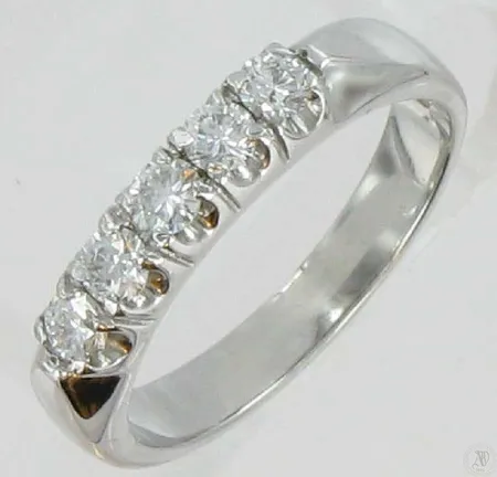 Timanttisormus 5xn.0,09ct kaivertamaton, 585vk paino 4,9g Vikt: 4,9 g