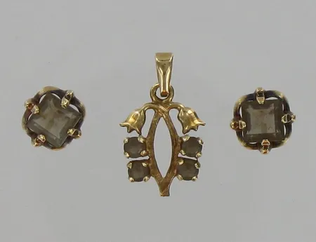 Kivikorvakorut, taustat puuttuu, kiviriipus, pituus 1,4cm, 585br, paino 1,7g Vikt: 1,7 g