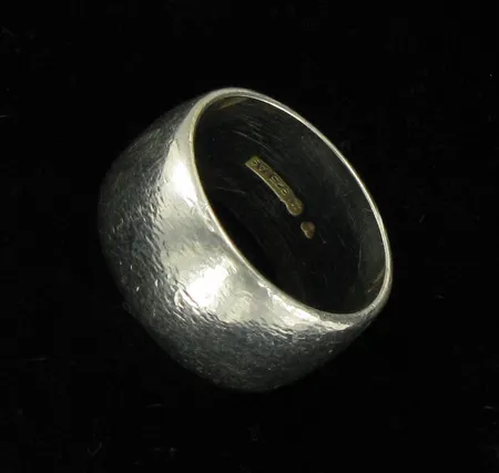 Sormus Kalevala Koru, koko 18, leveys 10mm, 925, paino 8,2g Vikt: 8,2 g