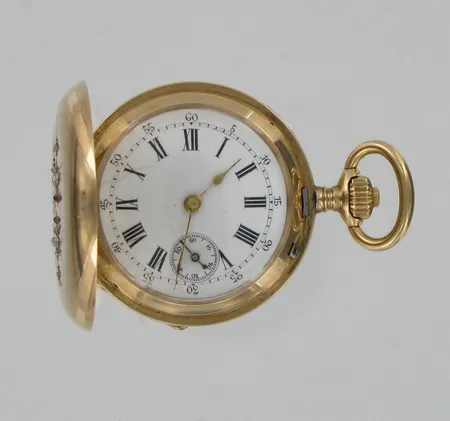 Kaulakello Borel. Neuchatel ancre.spiral breguet 16 rubies, no 131175, 14 pientä vanhahiontaista timanttia ja kaksi ruubiinia, halkaisija 35mm, 585br, paino 38,7g