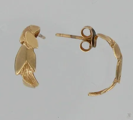 Seppelekorvakorut, korkeus 15mm, 585, paino 1,3g Vikt: 1,3 g