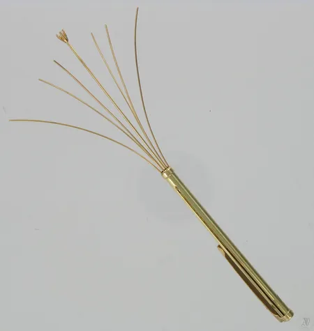 Shampanjavispilä, pituus 76/140mm, käytön jälkiä, 585br, paino 5,5g Vikt: 5,5 g