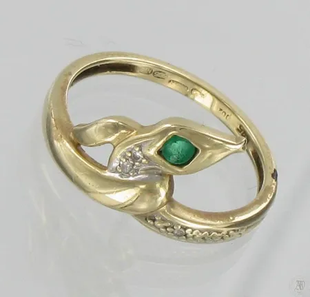 Timanttisormus smaragdilla 3xn0.005ct, koko 17¼, 585br, paino 2,3g Vikt: 2,3 g
