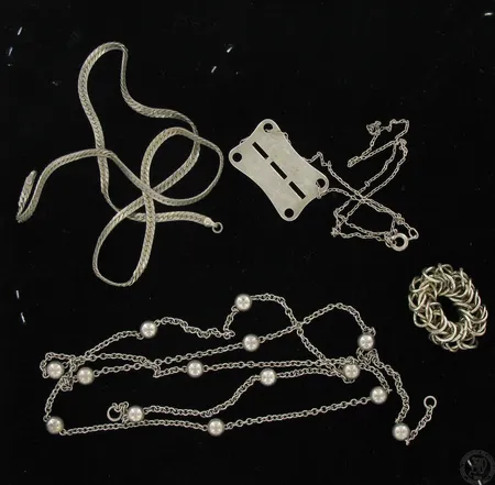 Viallisia hopeakoruja, 925, paino 34,2g Vikt: 34,2 g