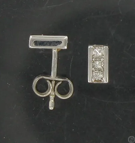 Timanttikorvakorut valkokulta 6xn0.06ct, korkeus 6,3mm, 585, paino 0,7g Vikt: 0,7 g