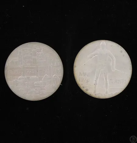 Kaksi hopearahaa, Lahti MM1978 ja Turku 1229-1979, nimellisarvo yht. 50mk, 500, paino 52,8g Vikt: 52,8 g