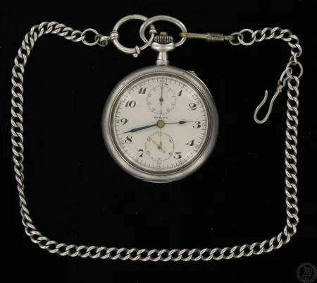 Hopeataskukello Zenith ja hopeiset kellonperät, kaiverrettu, Ø 53mm, kellonperän pituus 42cm, 800br, paino 118,6g Vikt: 118,6 g