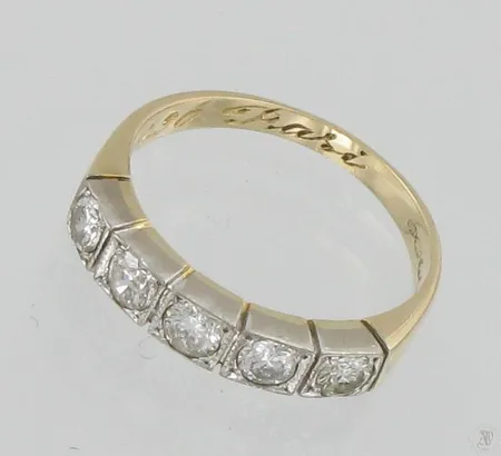 Timanttisormus 5xn.0.10ct, kaiverrettu, koko 15½, 585, paino 2,6g Vikt: 2,6 g