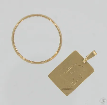 Viallisia koruja, 585, paino 3,3g Vikt: 3,3 g