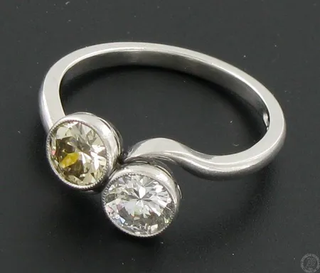 Timanttisormus 1xn.0.73ct ja 1xn.0.58ct, koko 18, PT, paino 5,0g, aitoustodistus Vikt: 5   g