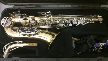 Alttosaksofoni Bundy II by Selmer Company, pieniä kolhuja laukku. Nouto ainoastaan myymälästä!