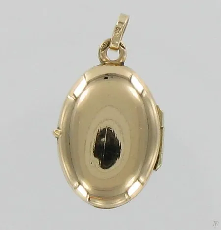 Medaljonki, kaivertamaton, käytön jälkiä, korkeus 22mm, 585br, paino 1,2g Vikt: 1,2 g