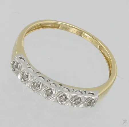 Timanttisormus 7xn.0.01ct, koko 17½, 585, paino 1,7g Vikt: 1,7 g