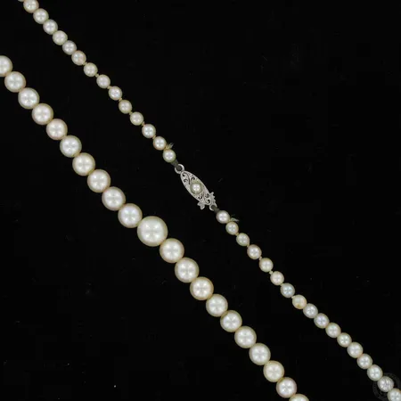 Helmikaulanauha valkokultalukolla 585, pituus 47cm, helmien Ø 3,4-7,7mm