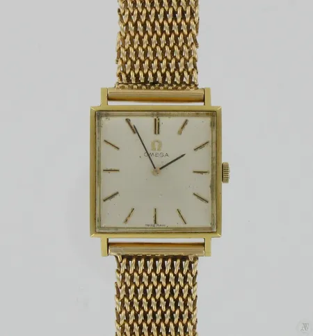 Kultarannekello Omega 17 jewels, kaiverrettu, runko 750br hihna 585, paino 44,7 Vikt: 44,7 g