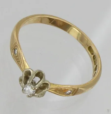 Timanttisormus, 1xn.0,05ct ja 2xn.0,005ct, koko 17, 750, paino 2,2g Vikt: 2,2 g