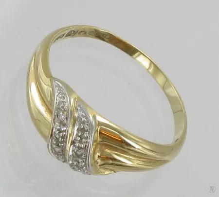 Timanttisormus, 4xn.0,005ct, koko 19, 585, paino 2,2g Vikt: 2,2 g