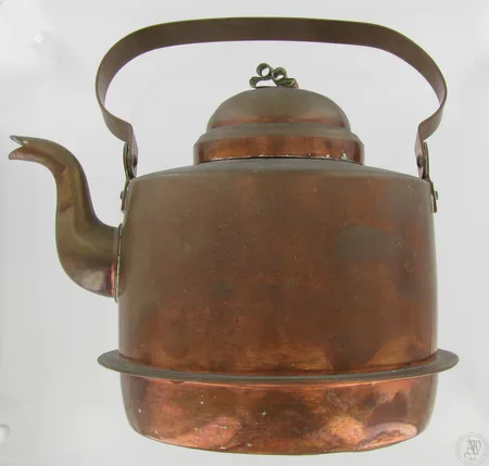 Kuparikahvipannu Ottfrid Carlsson, Eskilstuna, korkeus 17cm, 2 L. Yksi painauma.