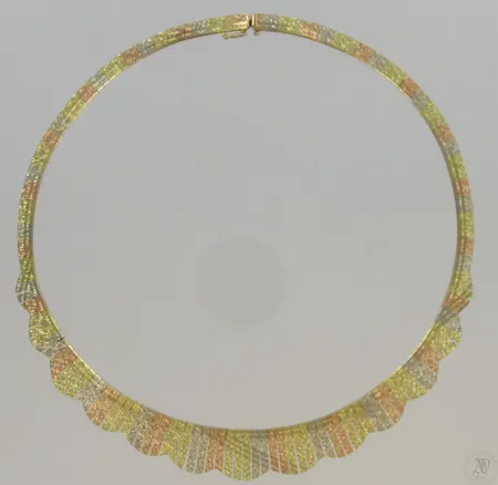 Kaulakoru, kolmivärinen, pituus 42cm, 585, paino 31,8g Vikt: 31,8 g
