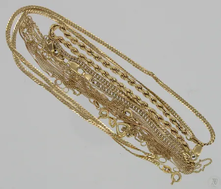 Viallisia kultakoruja, 585, paino 15,6g Vikt: 15,6 g