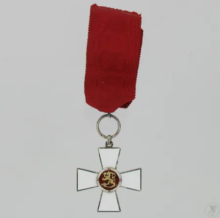 1. Luokan ritariristi, alkuperäinen kotelo, 925br, paino 22,2g