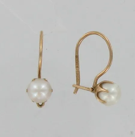 Helmikorvakorut, helmen Ø 5mm, 585br, paino 0,9g Vikt: 0,9 g