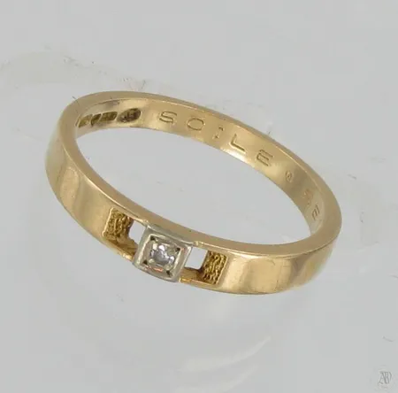 Timanttisormus 1xn.0.02ct, koko 17¾, kaiverrettu, 750, paino 2,9g Vikt: 2,9 g