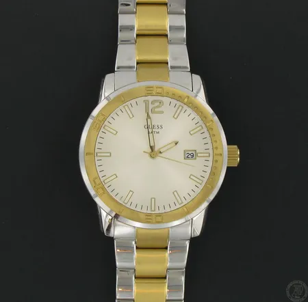 Miesten teräsrannekello Guess W11604G1 quartz, takakansi naarmuuntunut