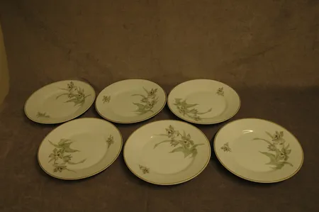 Kuusi Arabian leipälautasta 1940-luvun lopulta piippuleimalla, kunto hyvä, Ainoastaan nouto myymälästä