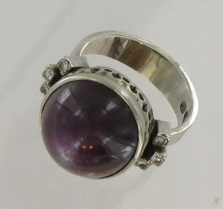 Kivisormus timanteilla, valkokultaa, 6xn.0,005ct, koko 16¼, 750br Vikt: 9,4 g