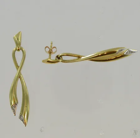 Timanttikorvakorut, 4xn.0,005ct, 585, paino 5,6g, korkeus 42mm Vikt: 5,6 g