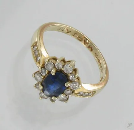 Timanttisormus sinisafiirilla, 18xn.0,001-0,04ct, kaiverrettu, koko 17, 585br, paino 3,8g Vikt: 3,8 g