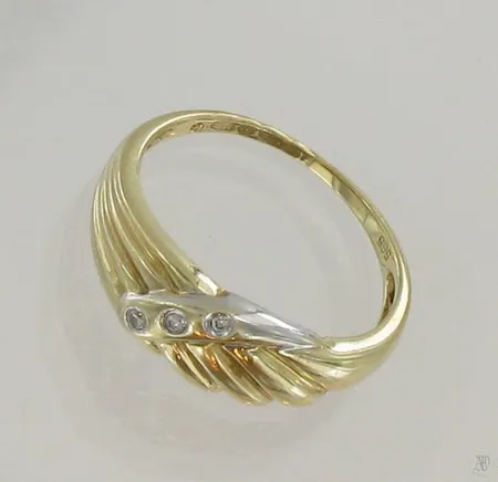 Timanttisormus, 3xn.0,005ct, koko 17½, 585, paino 2,5g Vikt: 2,5 g