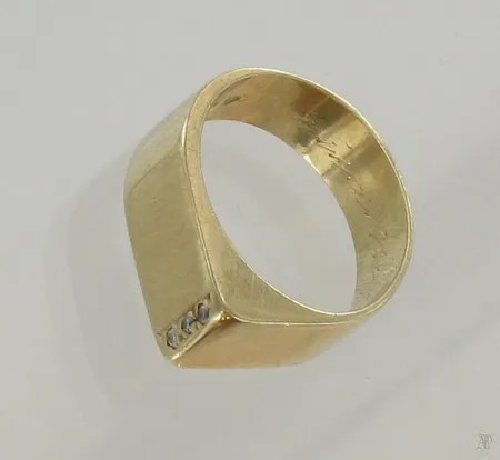 Timanttisormus, 3xn.0,005ct, kaiverrettu, koko 17½, 585, paino 8,0g Vikt: 8   g