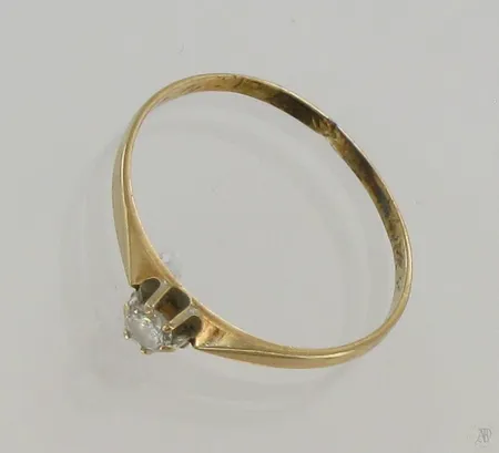 Timanttisormus, 1xn.0,11ct, viallinen, 585, paino 1,0g, rungossa juotosjälki. Vikt: 1   g