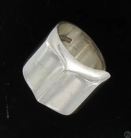 Sormus, koko säädettävä, 830, paino 10,8g Vikt: 10,8 g