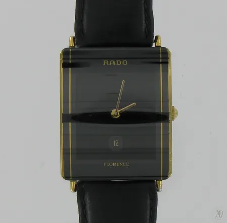 Miesten rannekello Rado Florence quartz, kaiverrettu, nahkaranneella, Ø 32x27mm, ref.160.3670.2, sarja.no.03308170, pientä kulumajälkeä taulun oikeassa laidassa. ranneke kulunut.