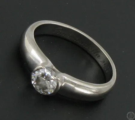 Viallinen timanttisormus 1xn.0.60ct, kaiverrettu, valkokulta, koko 17¼, 585, paino 4,6g Vikt: 4,6 g