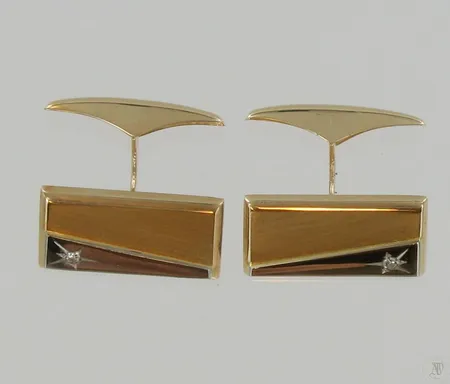 Kalvosinnapit timanteilla 2xn.0.01ct, kelta -valkokulta, 585br, paino 4,2g Vikt: 4,2 g