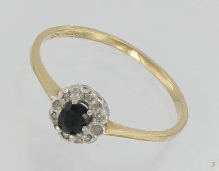 Sinisafiirisormus timanteilla 6xn.0.005ct, koko 17½, 585br, paino 1,1g Vikt: 1,1 g