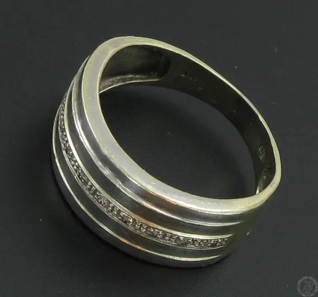 Viallinen timanttisormus 10xn.0.005ct, valkokulta, koko 19½, 585, paino 6,2g Vikt: 6,2 g